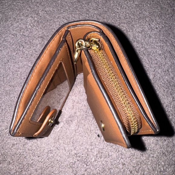 COACH Snap Wallet - Picture 4 of 5